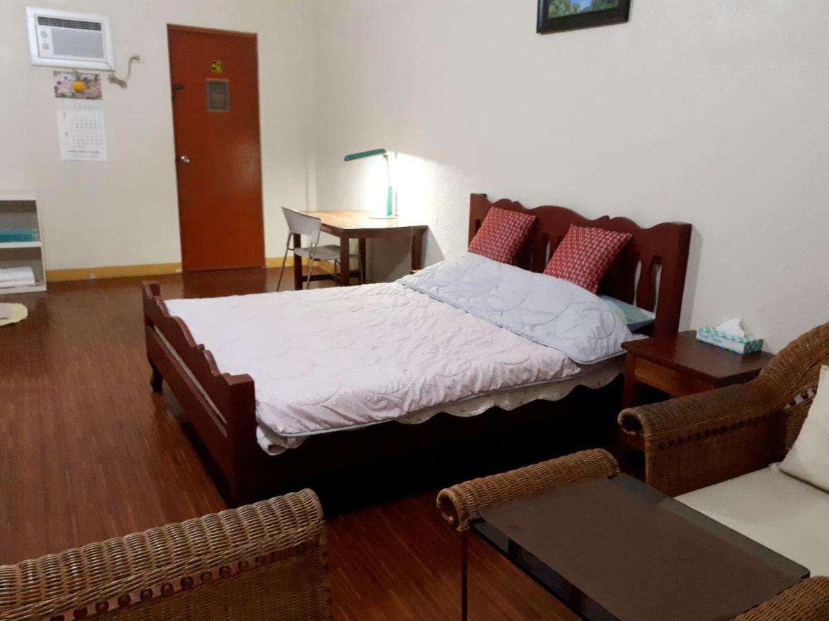 Minine Guesthouse Silang Екстериор снимка