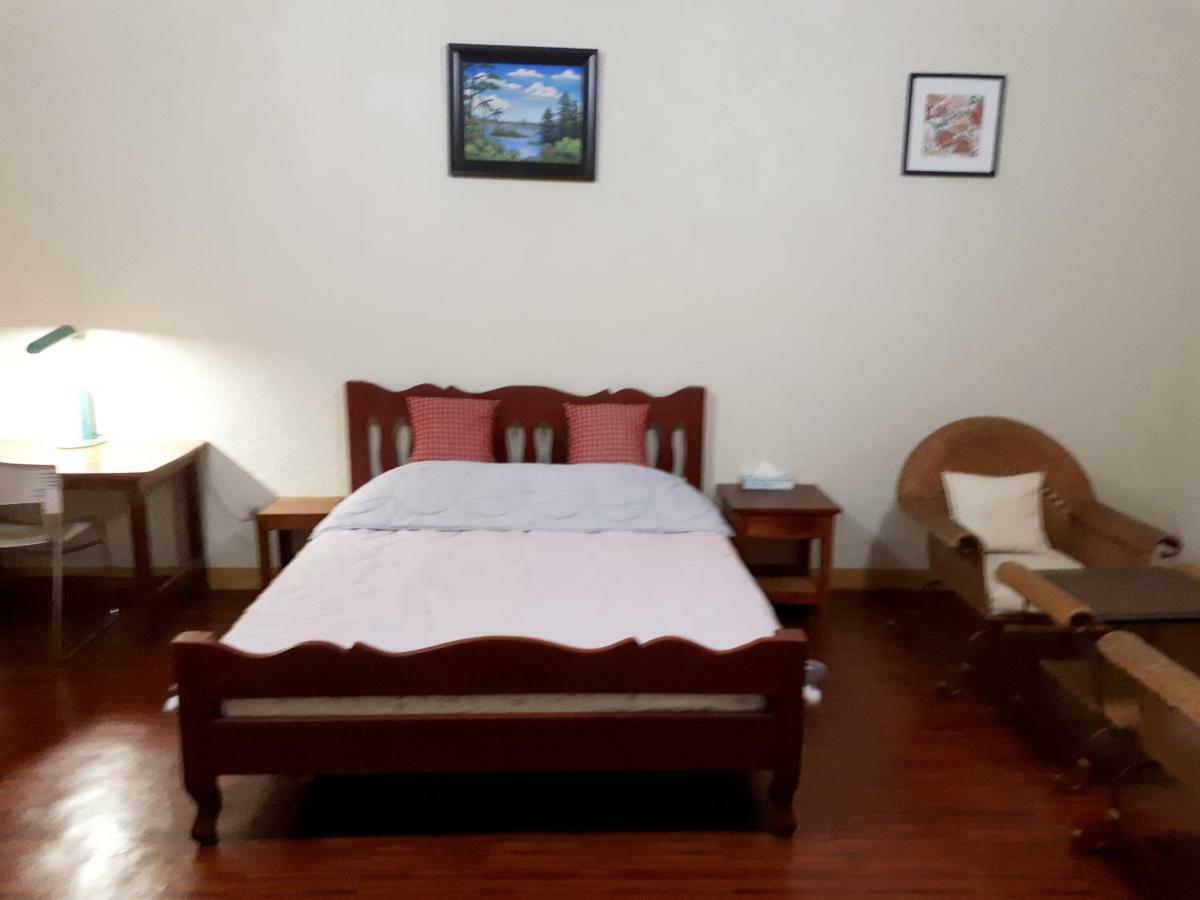 Minine Guesthouse Silang Екстериор снимка