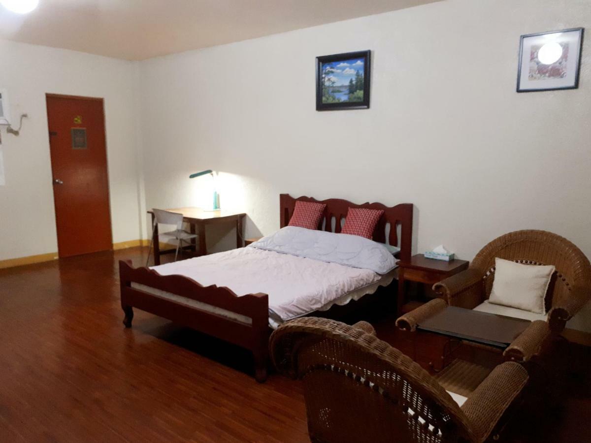 Minine Guesthouse Silang Екстериор снимка