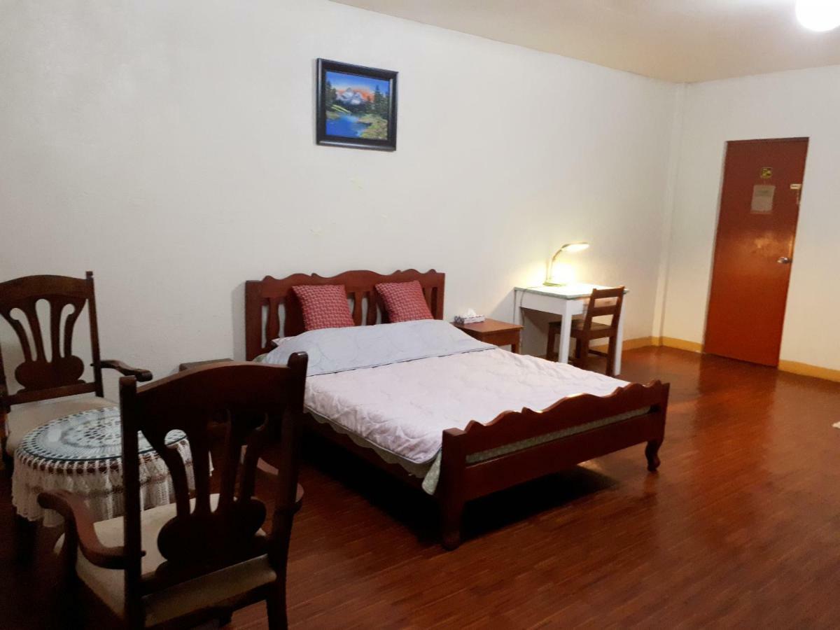Minine Guesthouse Silang Екстериор снимка