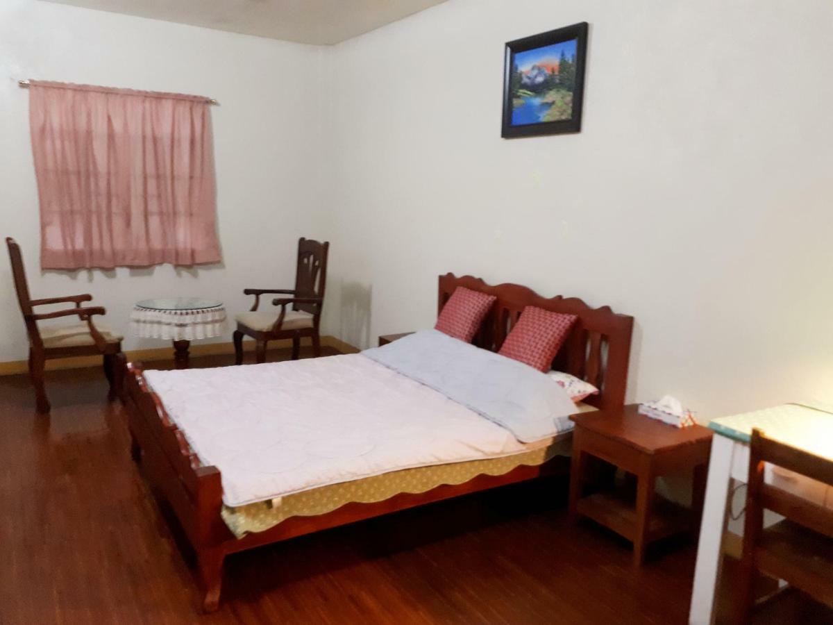 Minine Guesthouse Silang Екстериор снимка