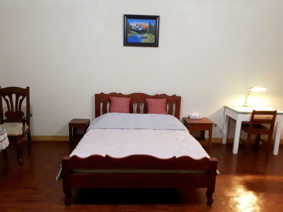 Minine Guesthouse Silang Екстериор снимка