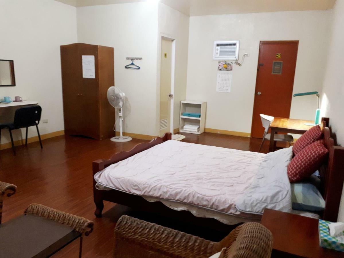 Minine Guesthouse Silang Екстериор снимка