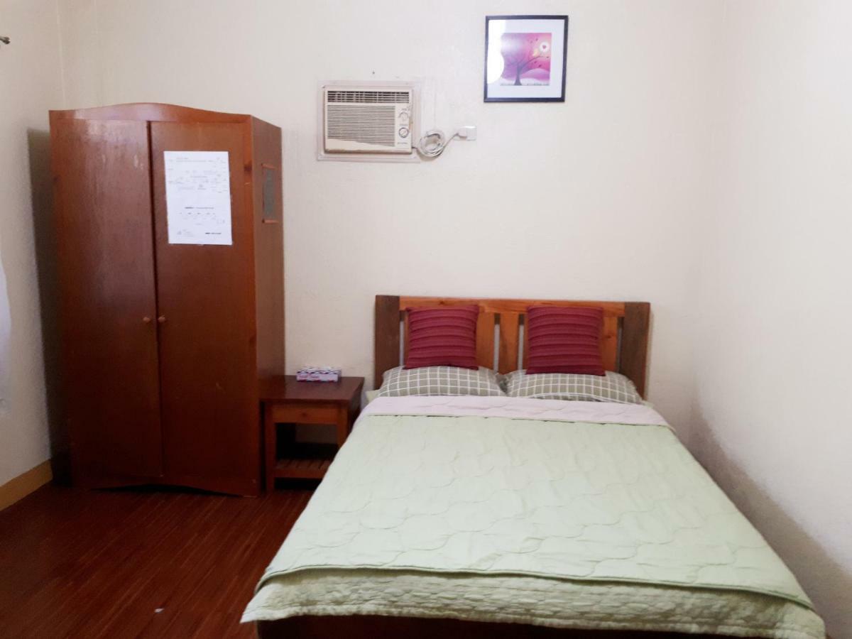 Minine Guesthouse Silang Екстериор снимка
