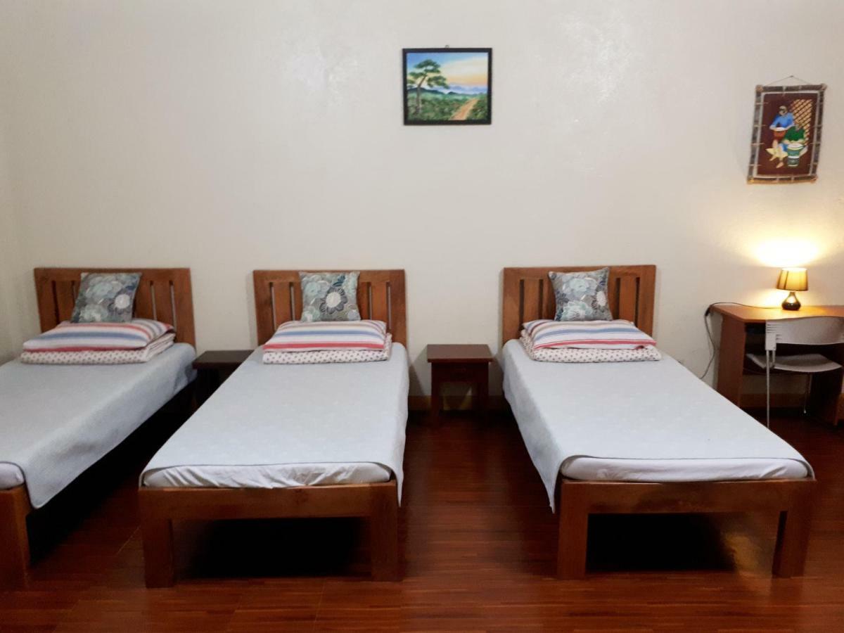 Minine Guesthouse Silang Екстериор снимка