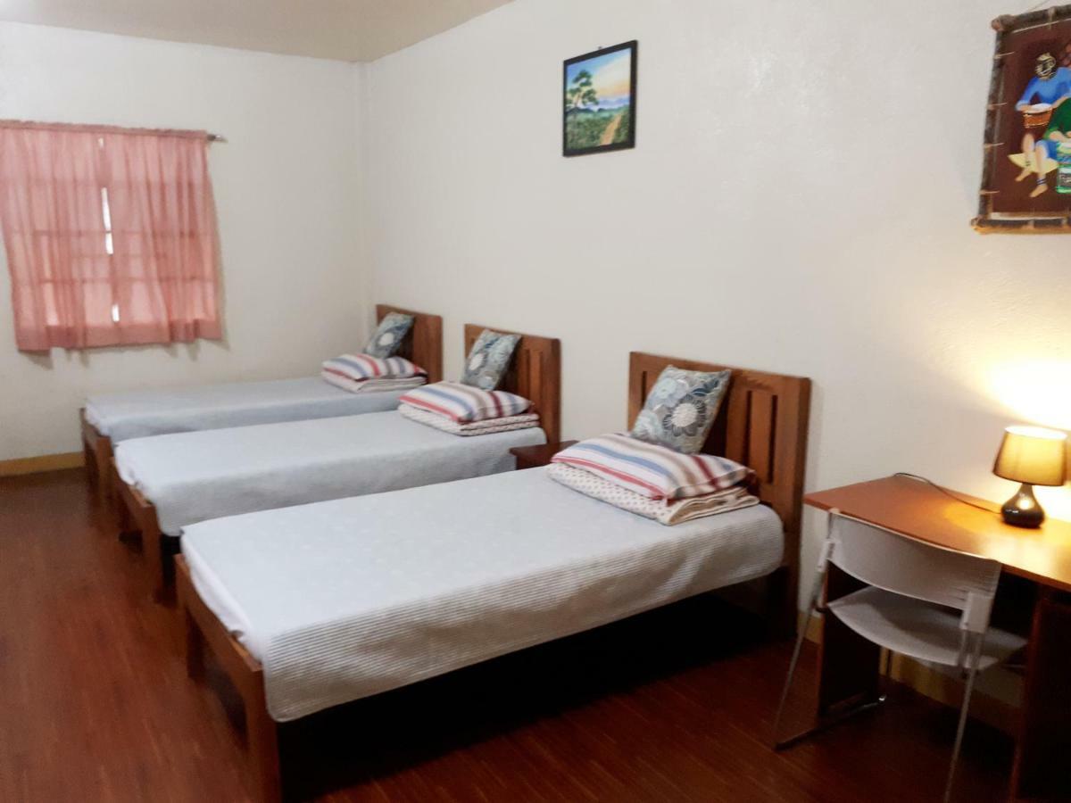 Minine Guesthouse Silang Екстериор снимка