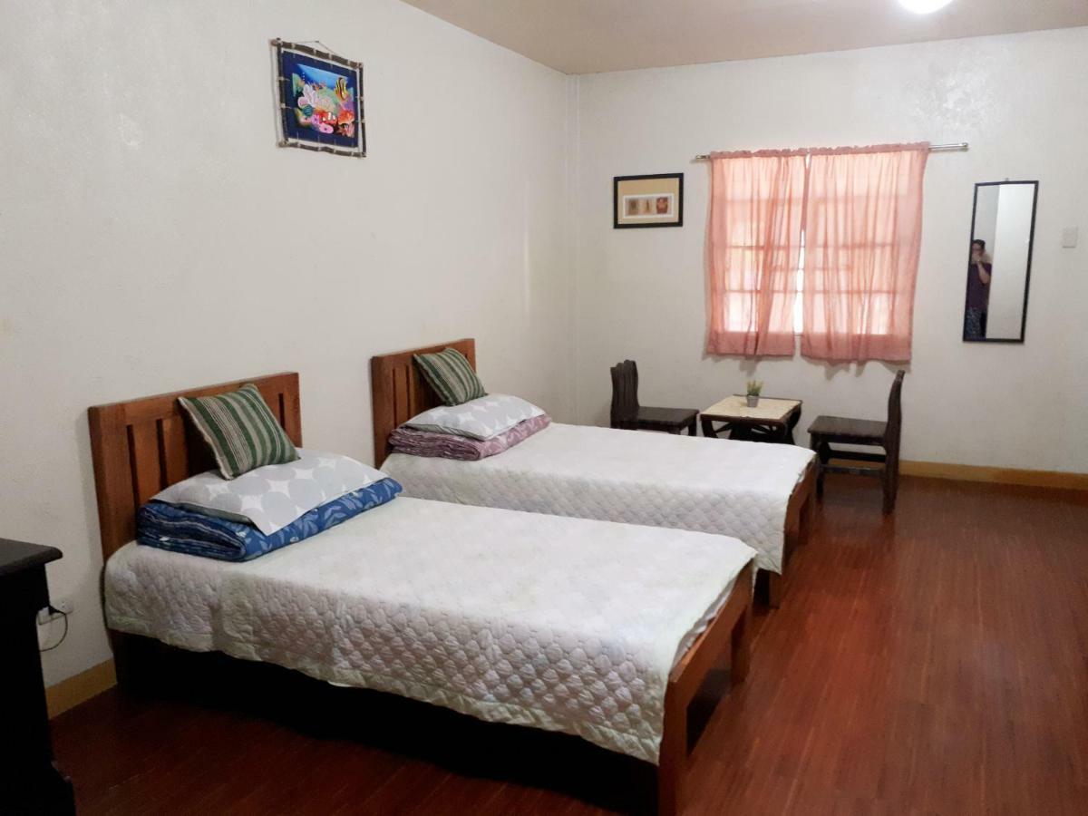 Minine Guesthouse Silang Екстериор снимка