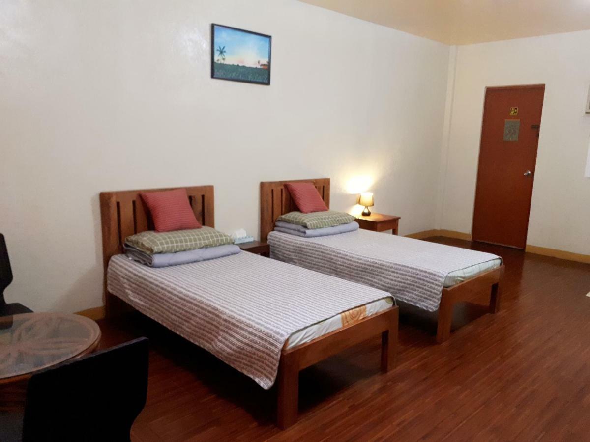 Minine Guesthouse Silang Екстериор снимка