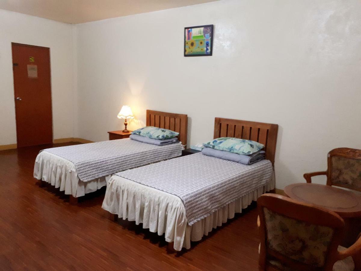 Minine Guesthouse Silang Екстериор снимка
