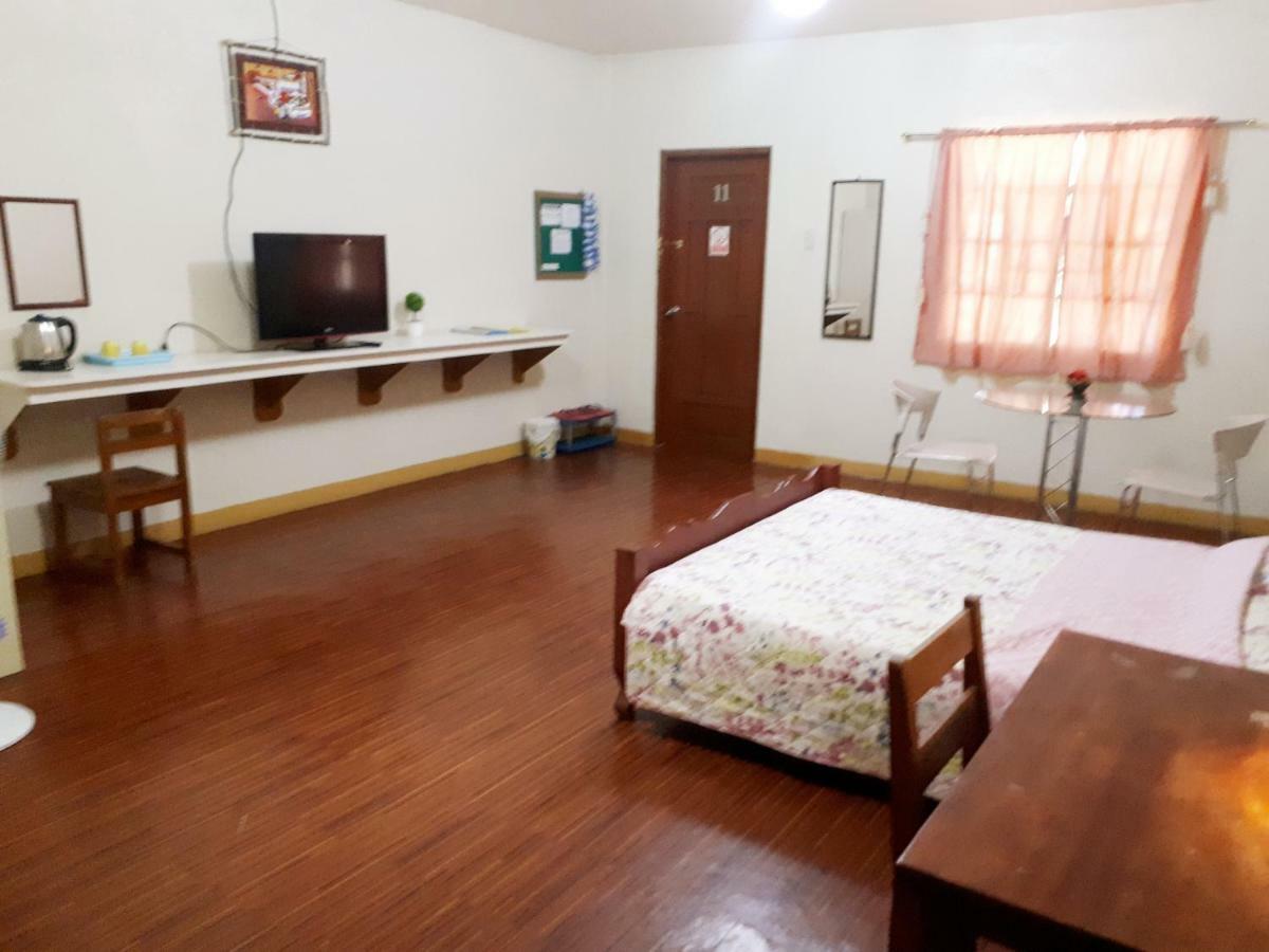 Minine Guesthouse Silang Екстериор снимка