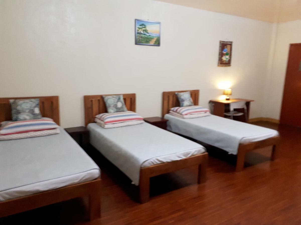 Minine Guesthouse Silang Екстериор снимка