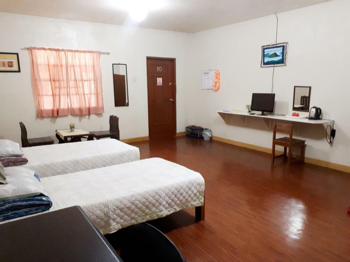 Minine Guesthouse Silang Екстериор снимка