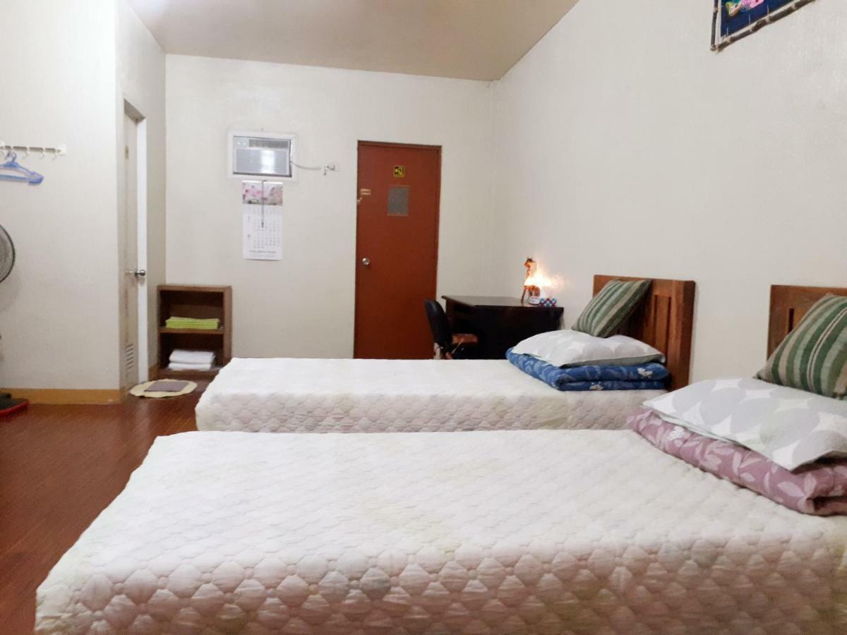 Minine Guesthouse Silang Екстериор снимка