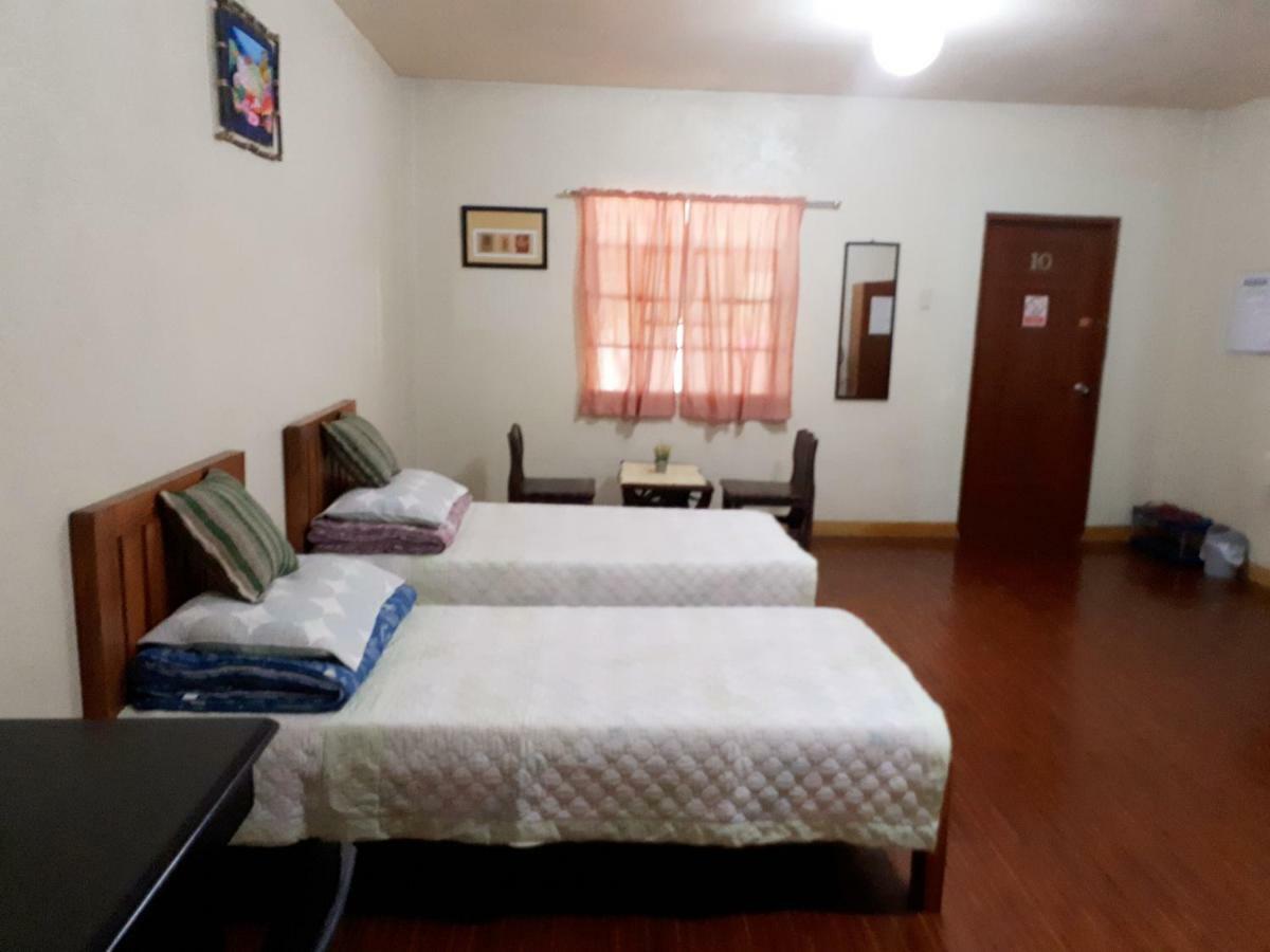 Minine Guesthouse Silang Екстериор снимка