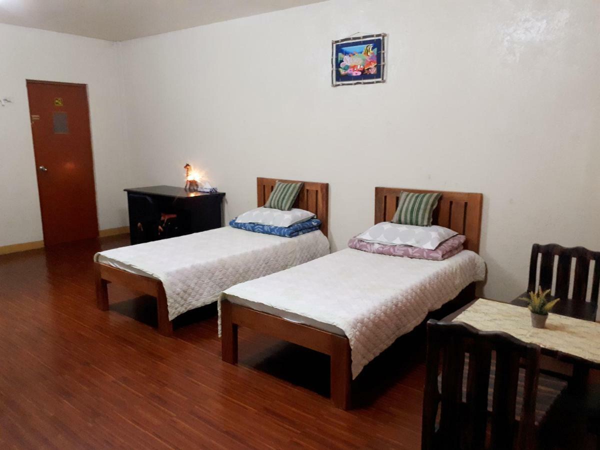 Minine Guesthouse Silang Екстериор снимка