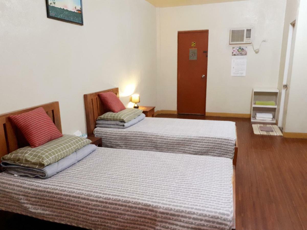 Minine Guesthouse Silang Екстериор снимка