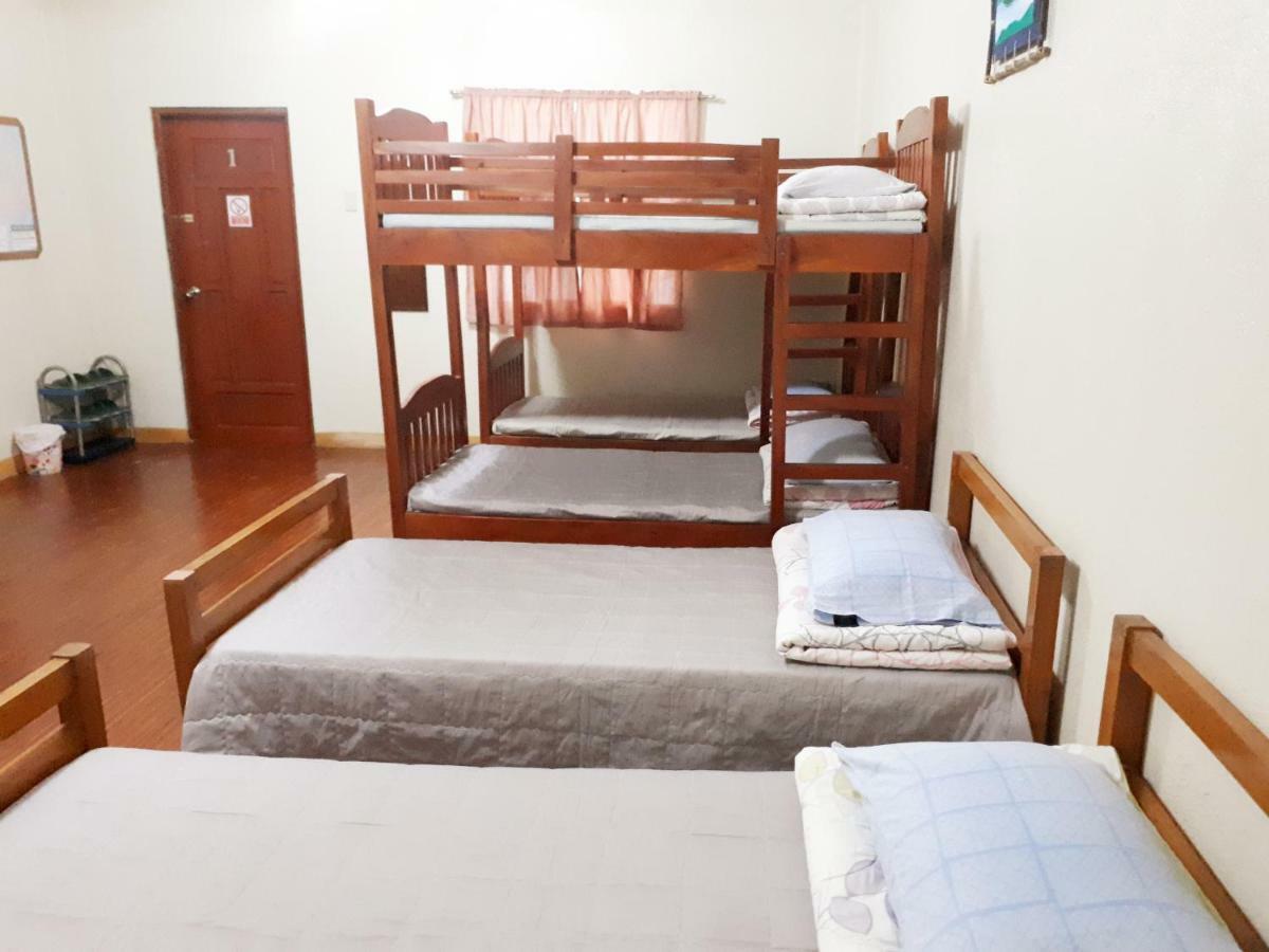 Minine Guesthouse Silang Екстериор снимка