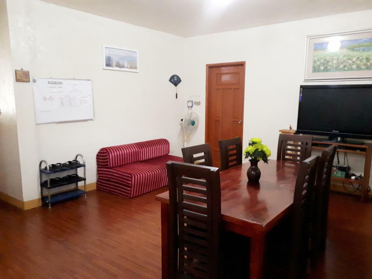 Minine Guesthouse Silang Екстериор снимка