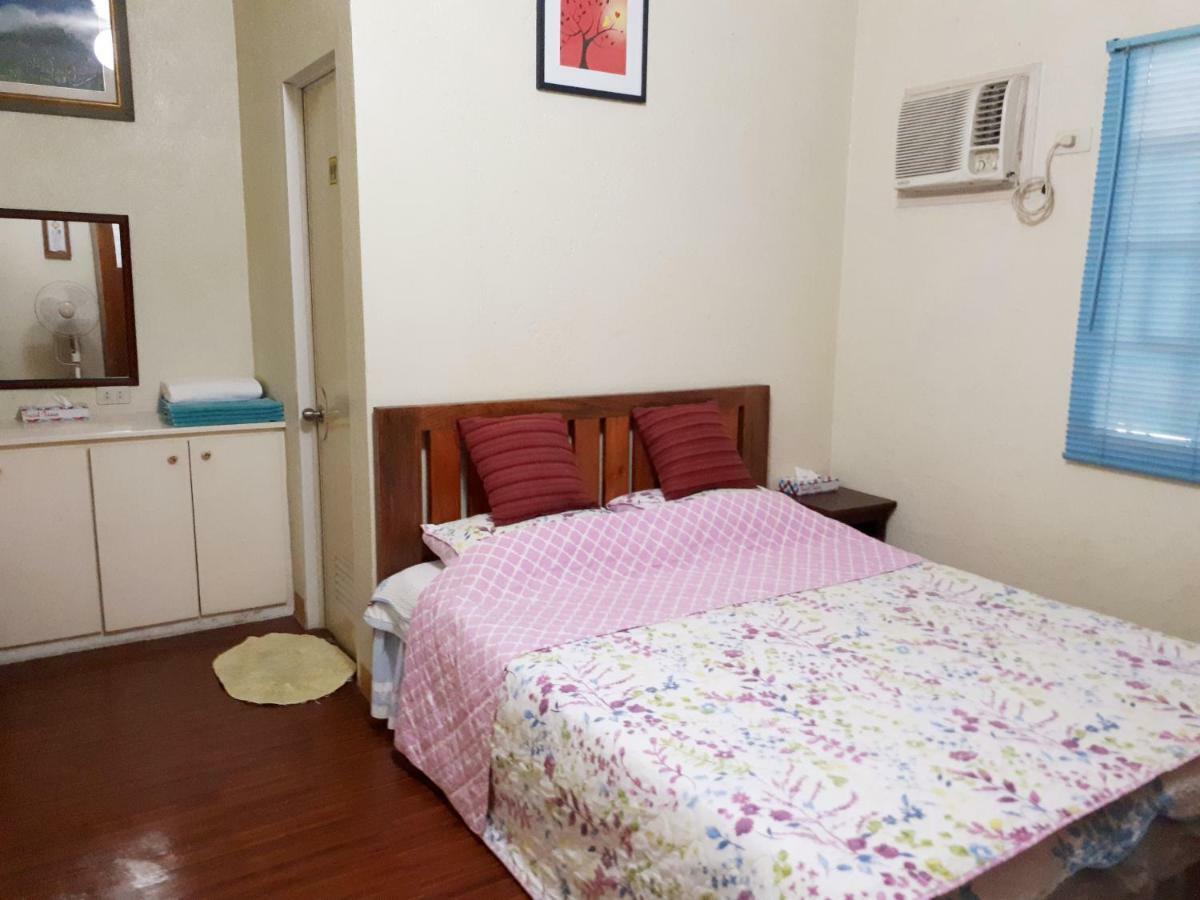 Minine Guesthouse Silang Екстериор снимка