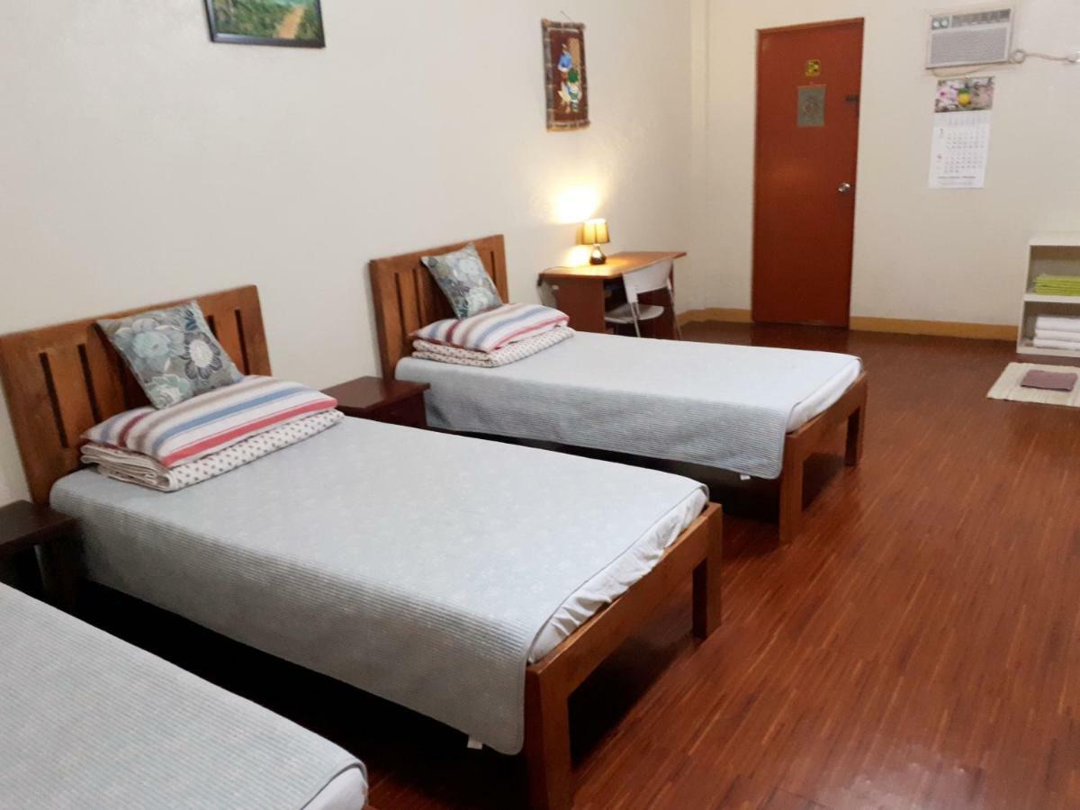 Minine Guesthouse Silang Екстериор снимка