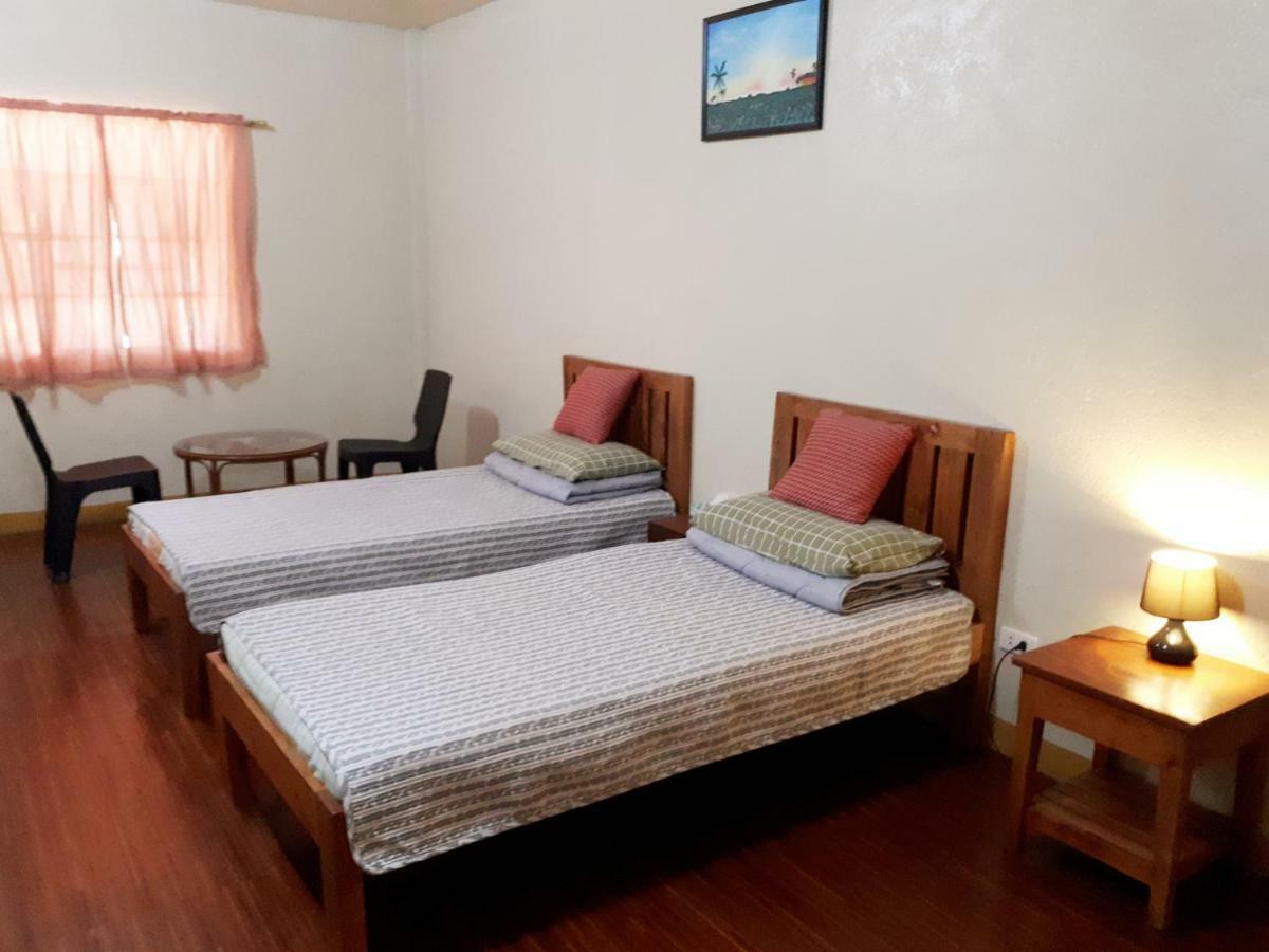 Minine Guesthouse Silang Екстериор снимка